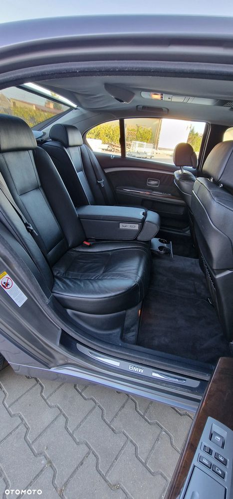 BMW Seria 7 745i L - 21