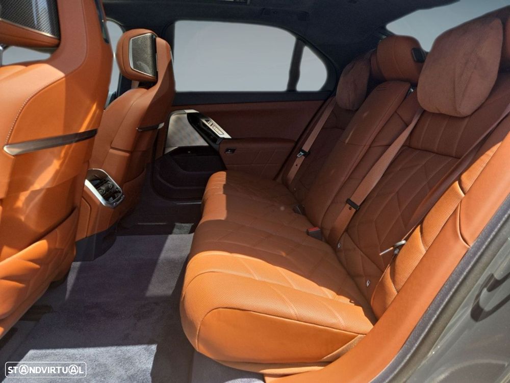 BMW i7 eDrive50 Pack Desportivo M - 14