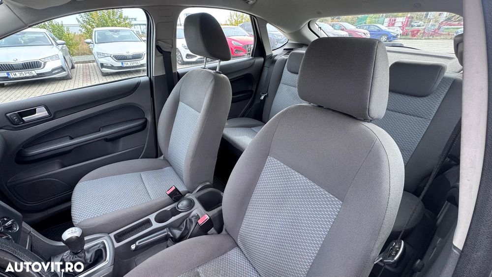 Ford Focus 1.6 Ambiente - 14