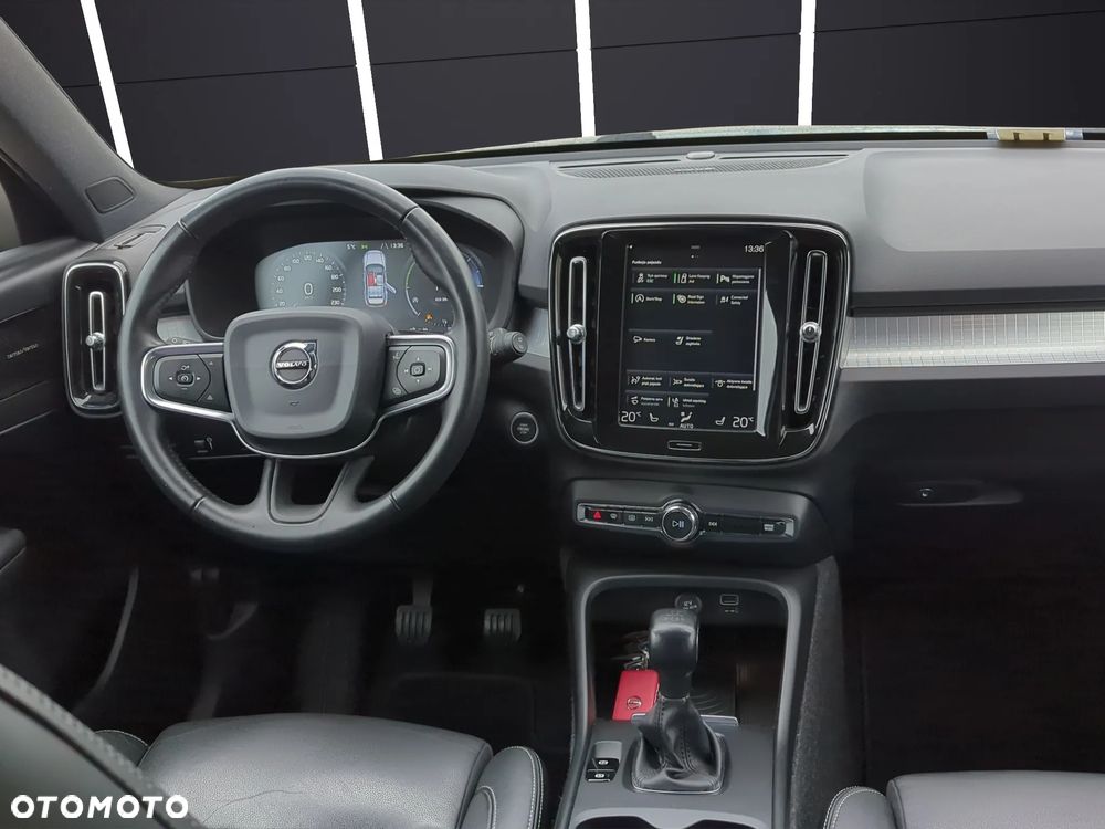 Volvo XC 40 T3 Momentum - 23