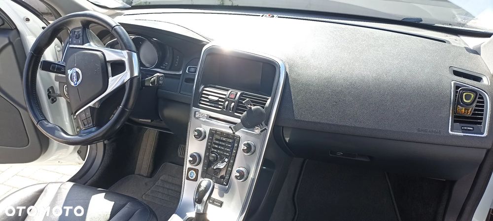 Volvo XC 60 D4 AWD Summum - 11