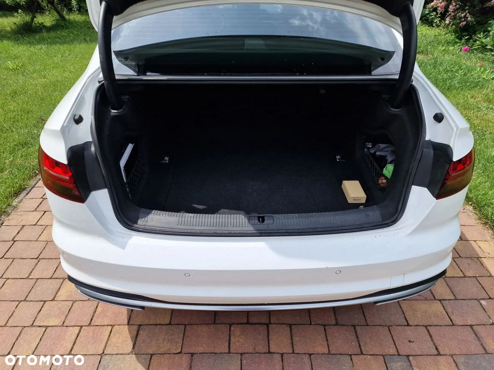 Audi A4 Limousine - 16