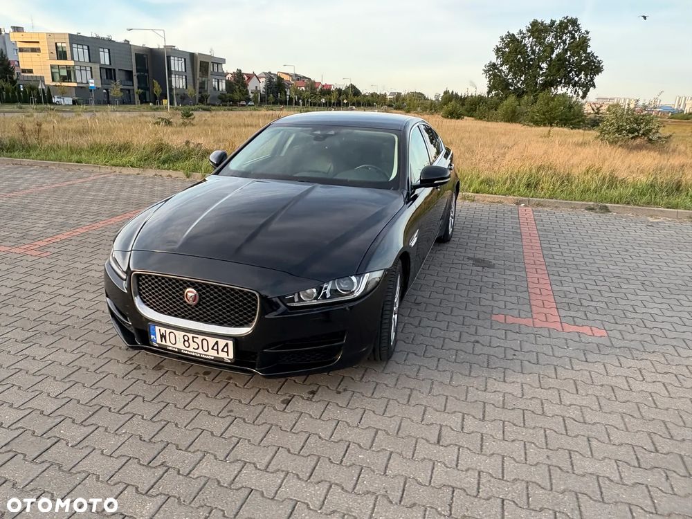 Jaguar XE 2.0 D Prestige - 4