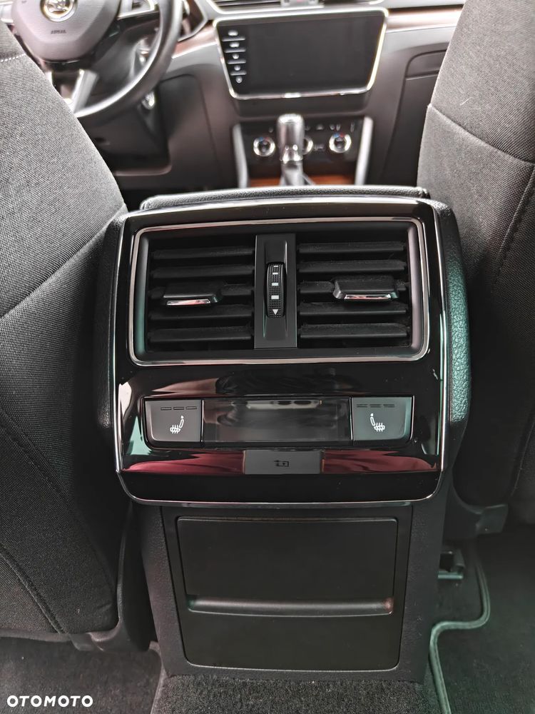 Skoda Superb 2.0 TDI SCR 4x4 Scout DSG - 11