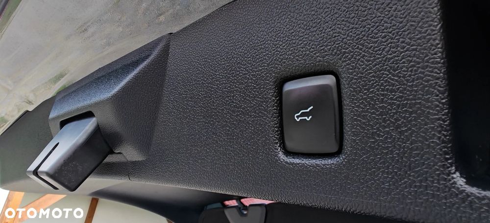Ford Kuga 2.5 Duratec PHEV ST-LINE X - 37