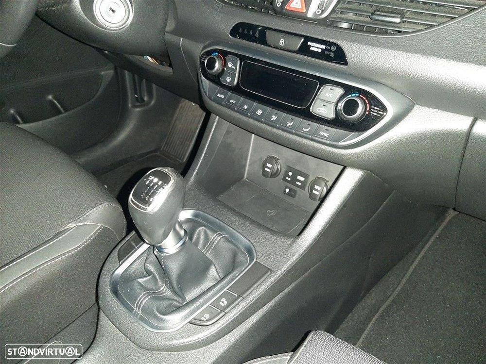 Hyundai i30 SW 1.6 CRDi Comfort+Navi - 19