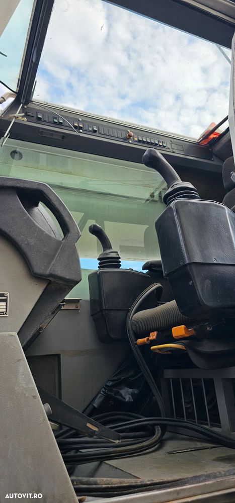 Liebherr Automacara UTM 725 - 6
