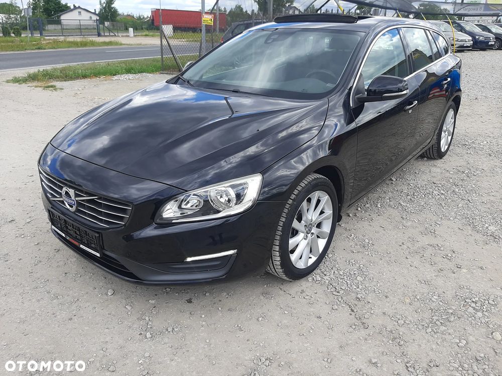 Volvo V60 D2 R-Design Momentum - 1