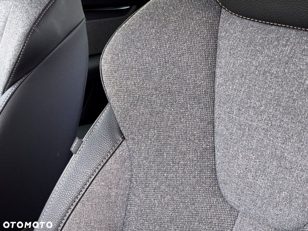 Skoda Octavia 1.5 TSI mHEV Selection DSG - 24