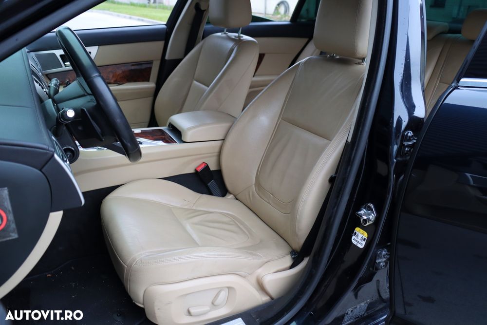 Jaguar XF 2.2D Portfolio - 22