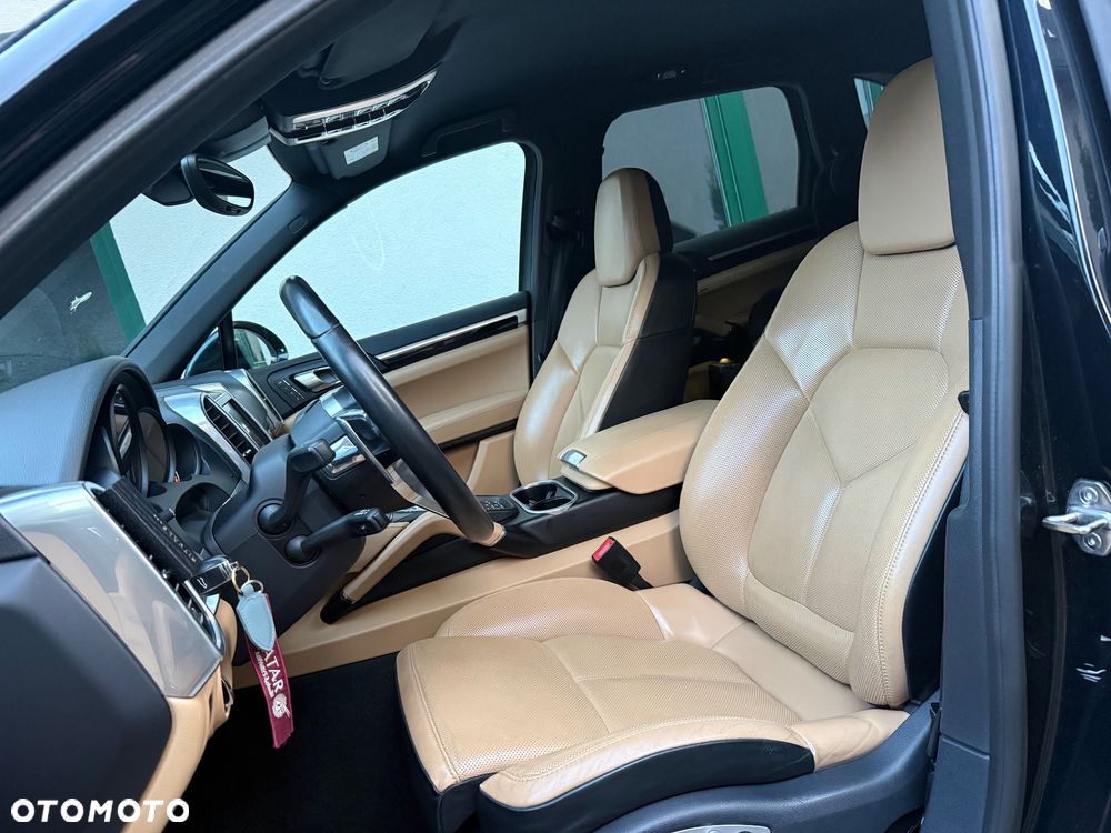 Porsche Cayenne - 8