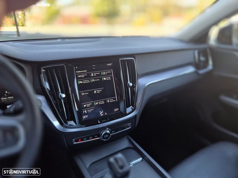Volvo V60 2.0 D3 R-Design Geartronic - 34