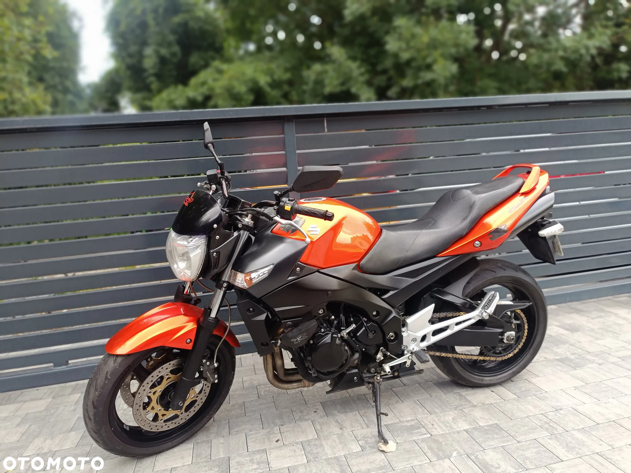 Suzuki GSR - 12