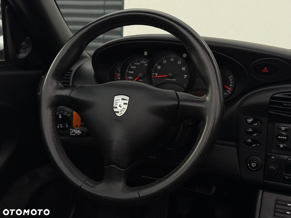 Porsche 911 Carrera - 11