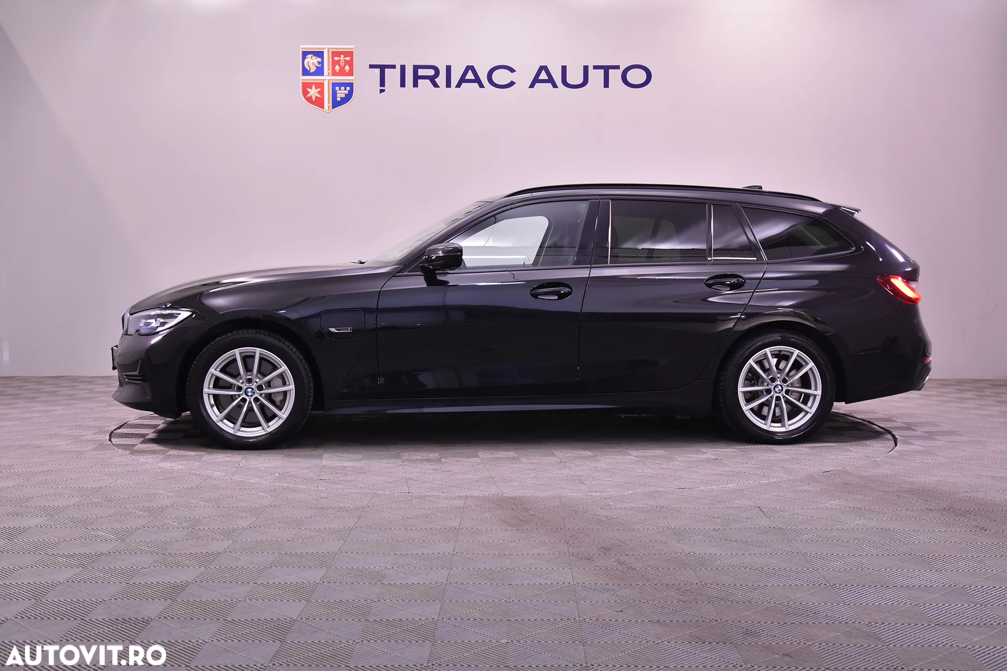 BMW Seria 3 330e Touring xDrive Aut. - 2