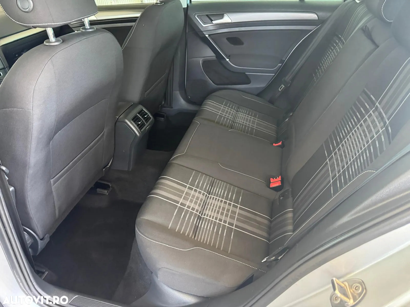 Volkswagen Golf 1.6 TDI BlueMotion Technology Lounge - 11