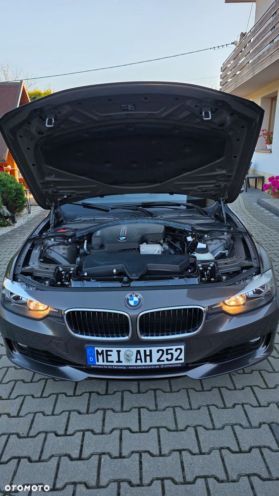 BMW Seria 3 320i Modern Line - 31