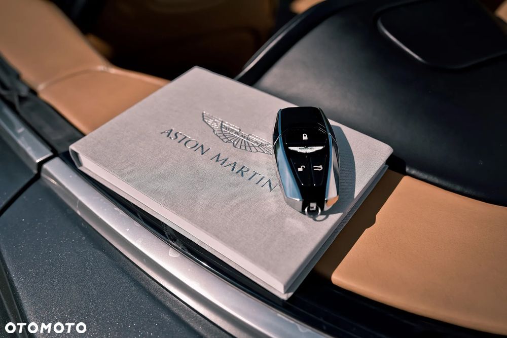 Aston Martin DB11 V8 Volante - 36