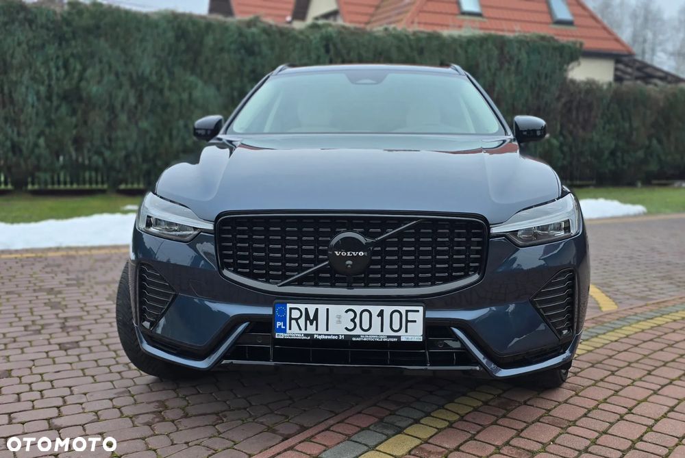 Volvo XC 60 B5 B AWD Plus Dark - 2