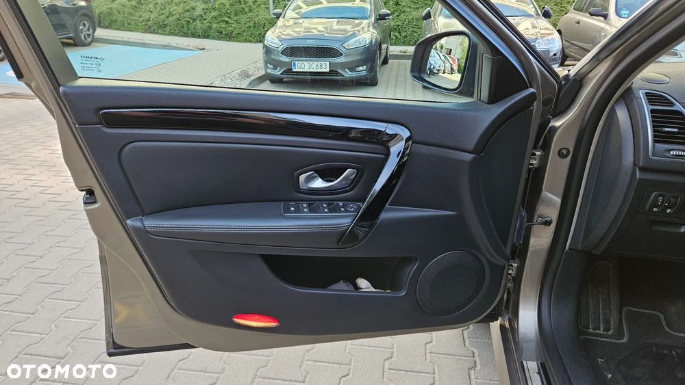 Renault Laguna dCi 175 FAP Initiale - 28