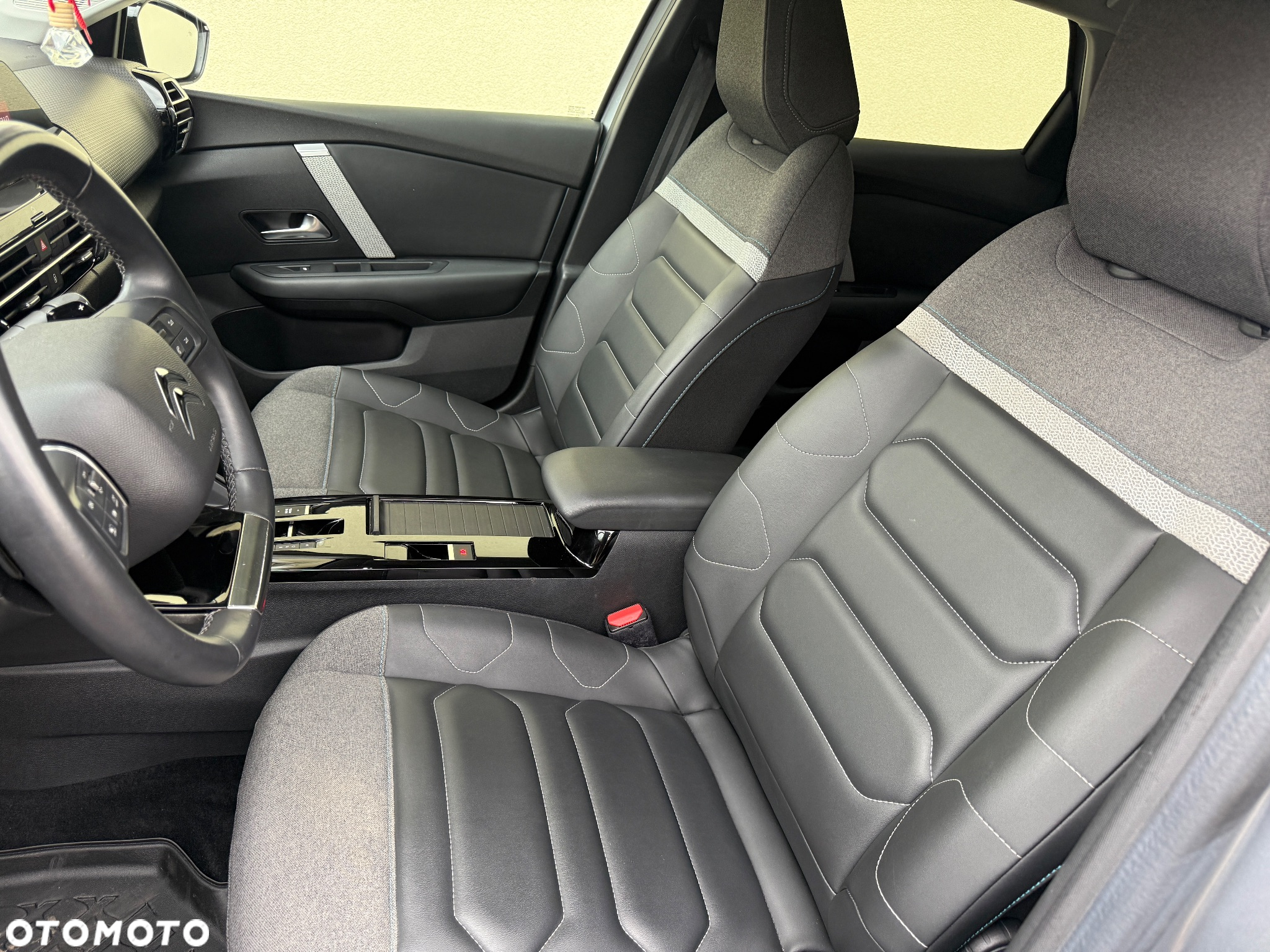 Citroën C4 PureTech 155 Stop&Start EAT8 SHINE - 9