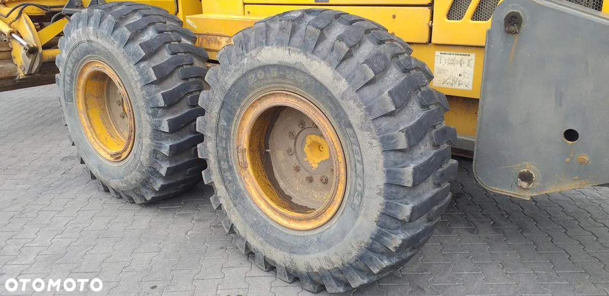 Volvo Równiarka drogowa VOLVO G990 - 21