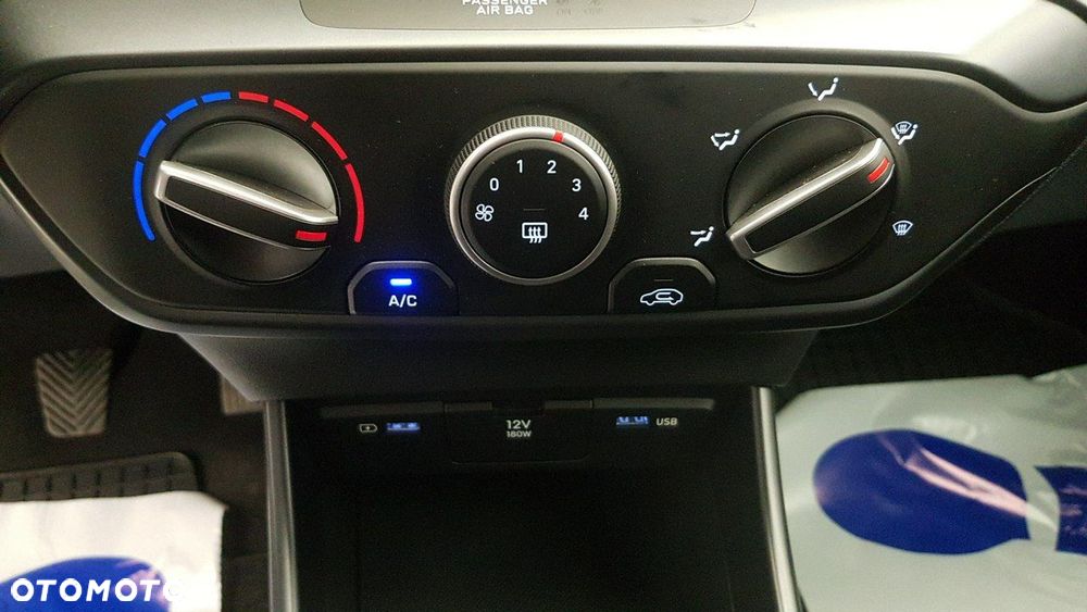 Hyundai i20 - 24