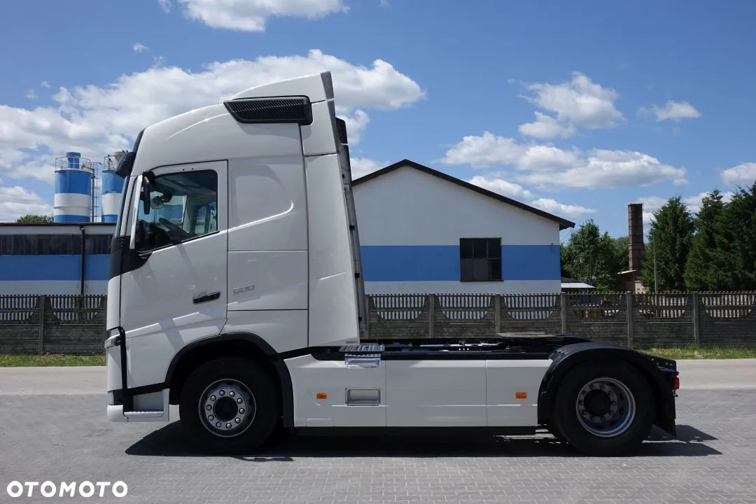 Volvo FH 500 GLOBETROTTER / STANDARD/ AUTOMAT / EURO 6 / LODÓWKA / KLIMATYZACJA POSTOJOWA/ 2 ZBIORNIKI PALIWA - 8