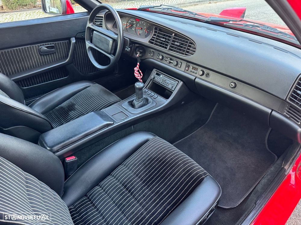 Porsche 944 Turbo S - 16