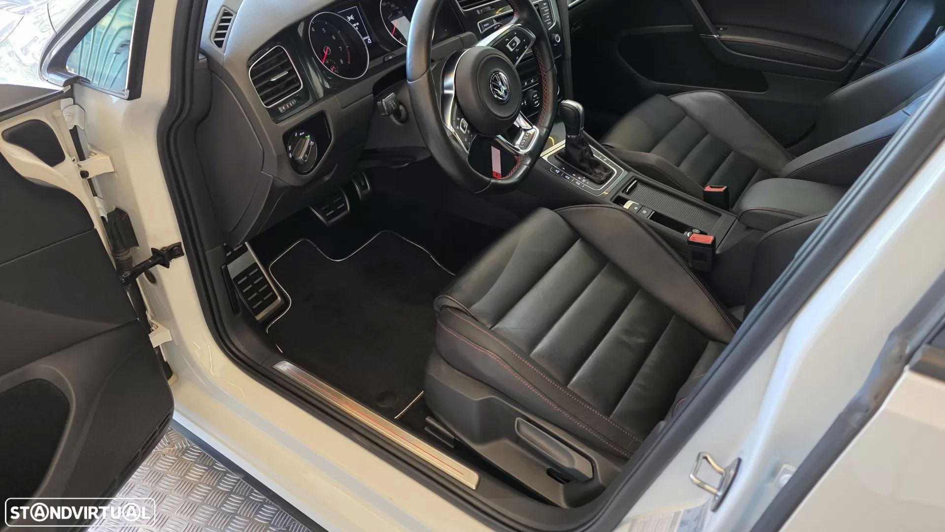 VW Golf 2.0 TSi GTi DSG Performance - 38