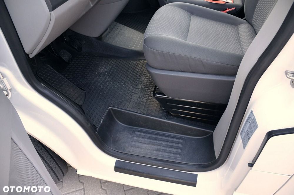 Volkswagen Transporter - 21