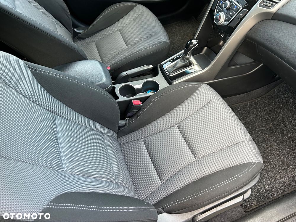 Hyundai i30 1.6 CRDi Fifa World Cup Edition - 20