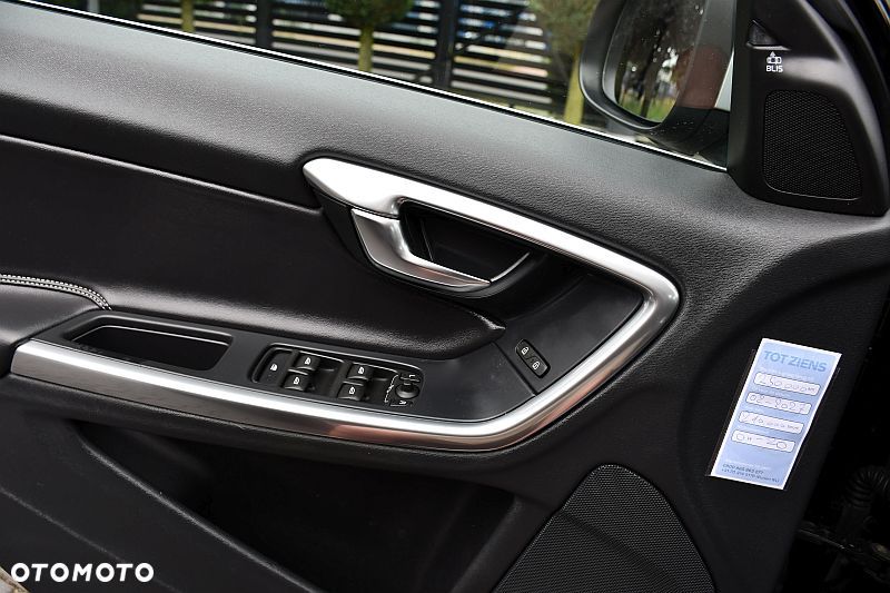 Volvo V60 D4 Geartronic R-Design - 17