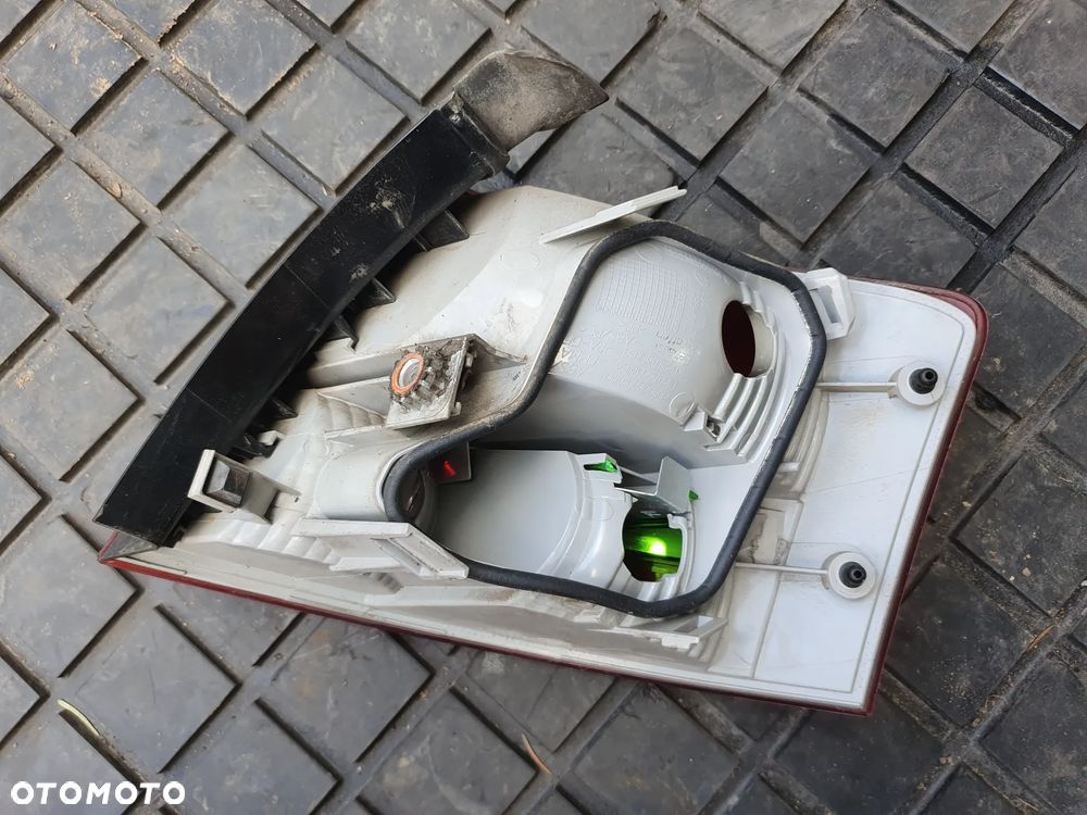 AUDI A4 B7 KOMBI LAMPA LEWA TYŁ W BŁOTNIK 8E9945095E  EUROPA - 2