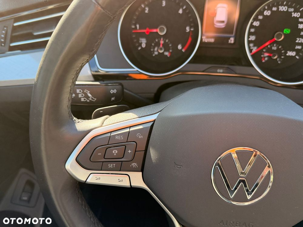 Volkswagen Passat Variant 2.0 TDI SCR DSG Elegance - 17