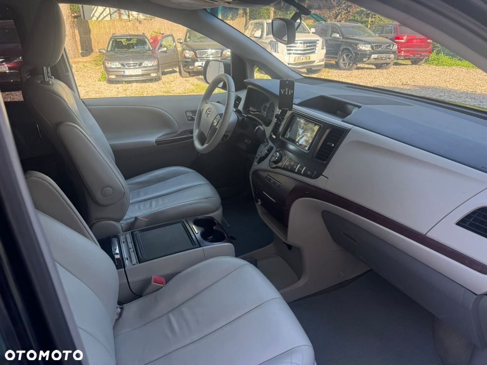 Toyota Sienna 3.5 V6 XLE AWD - 12
