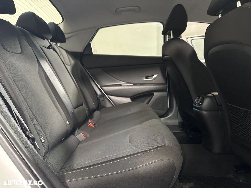 Hyundai Elantra - 13