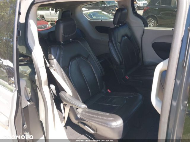 Chrysler Pacifica - 13