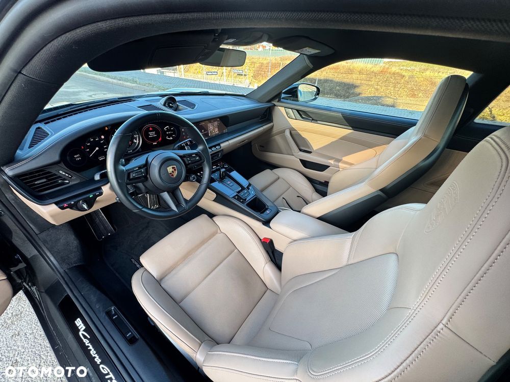 Porsche 911 Carrera GTS - 11