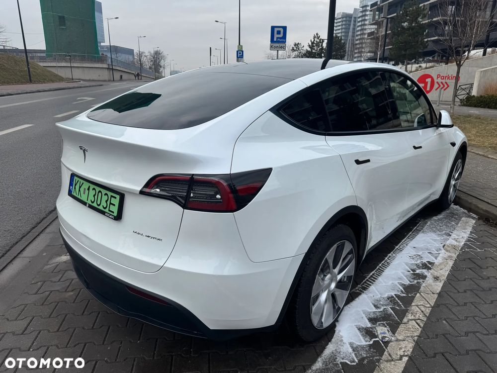 Tesla Model Y - 3