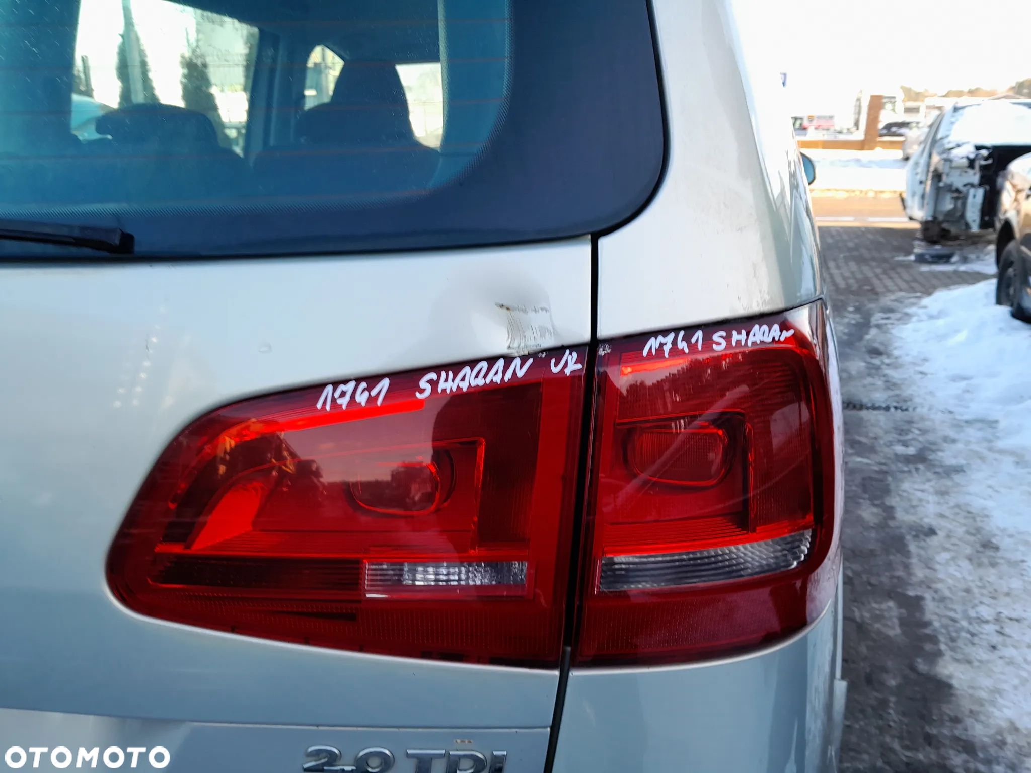VW SHARAN II 7N LAMPA PRAWA TYLNA PRAWY TYŁ W KLAPE - 1