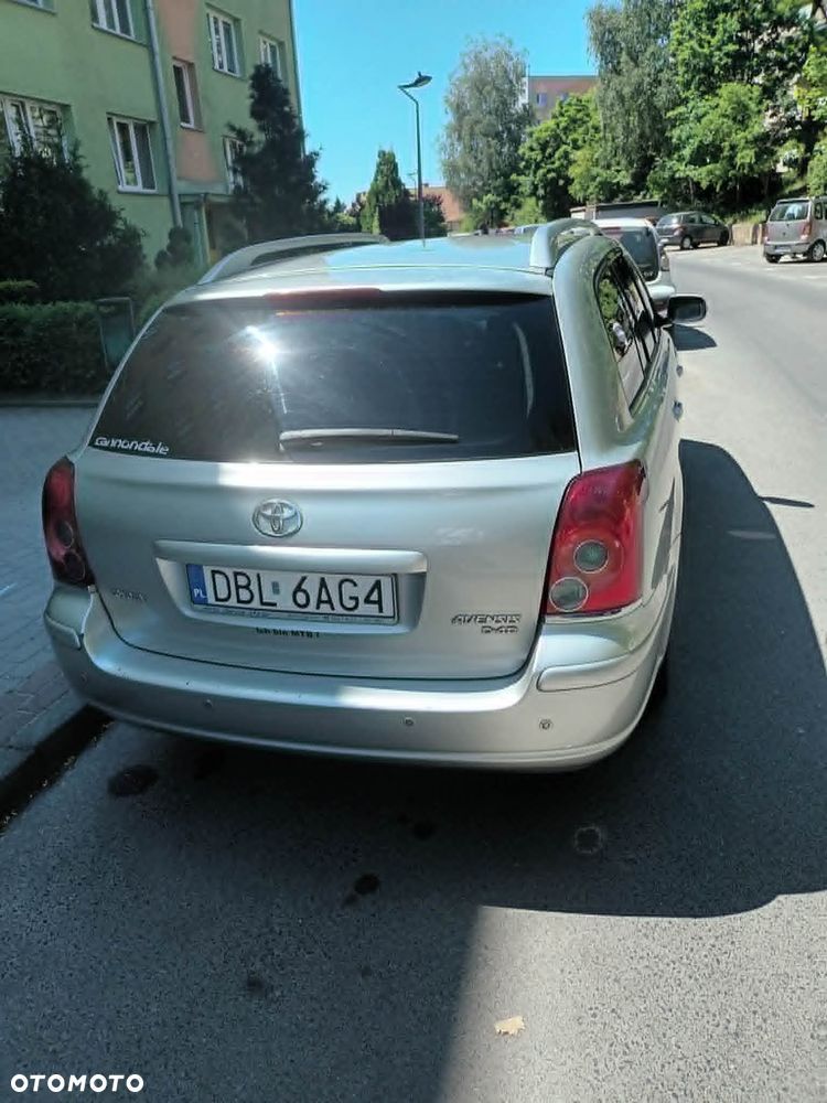 Toyota Avensis 2.0 D-4D Executive - 5
