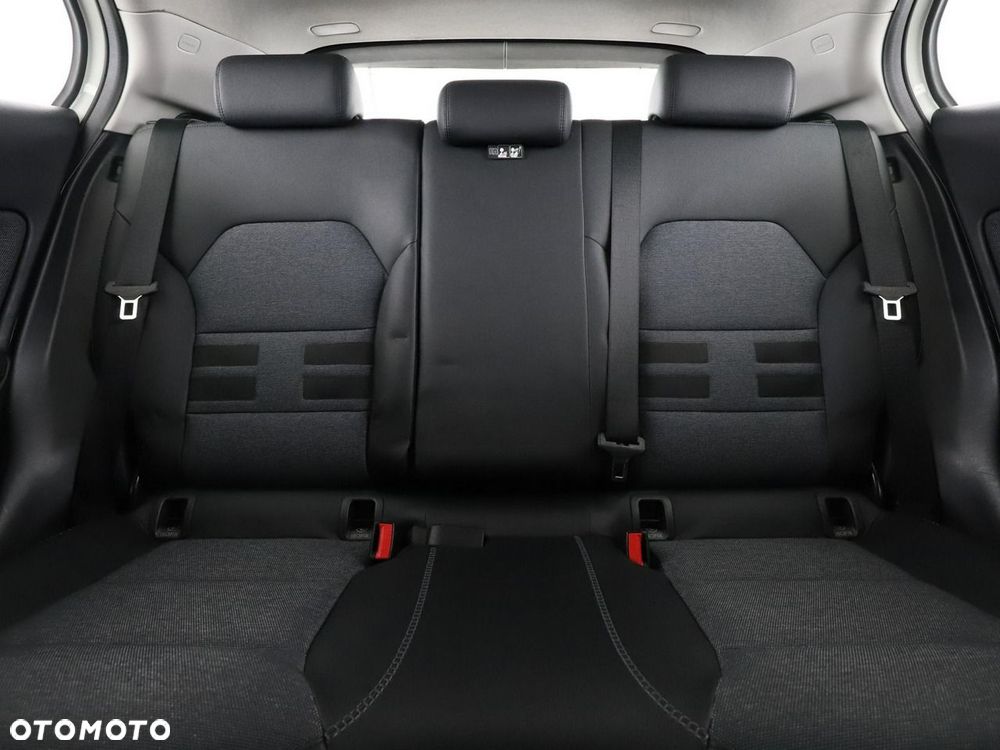 Mercedes-Benz GLA 200 Style - 19