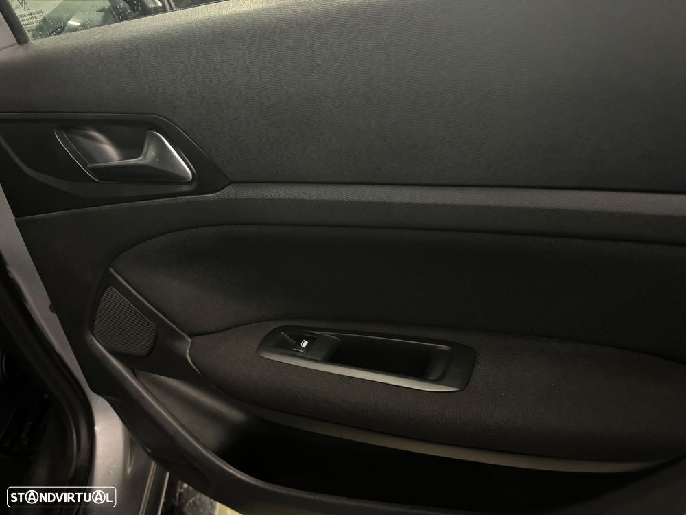 Peugeot 308 1.6 e-HDi Active J17 - 12