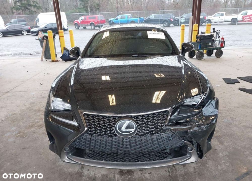 Lexus RC - 3