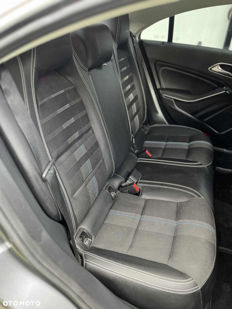 Mercedes-Benz CLA 200 d 7G-DCT - 18