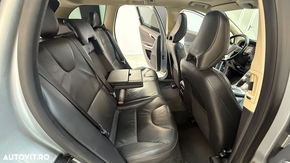 Volvo XC 60 2.4D Aut. - 9