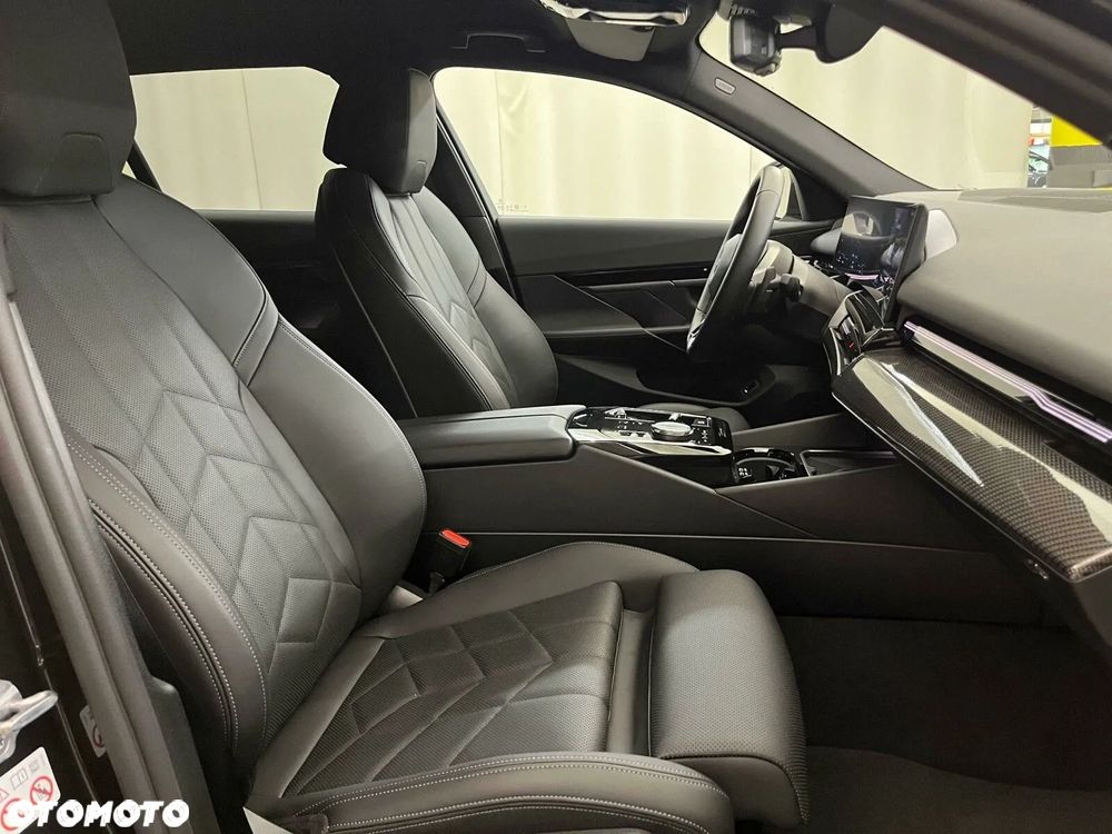 BMW Seria 5 520d xDrive mHEV - 14