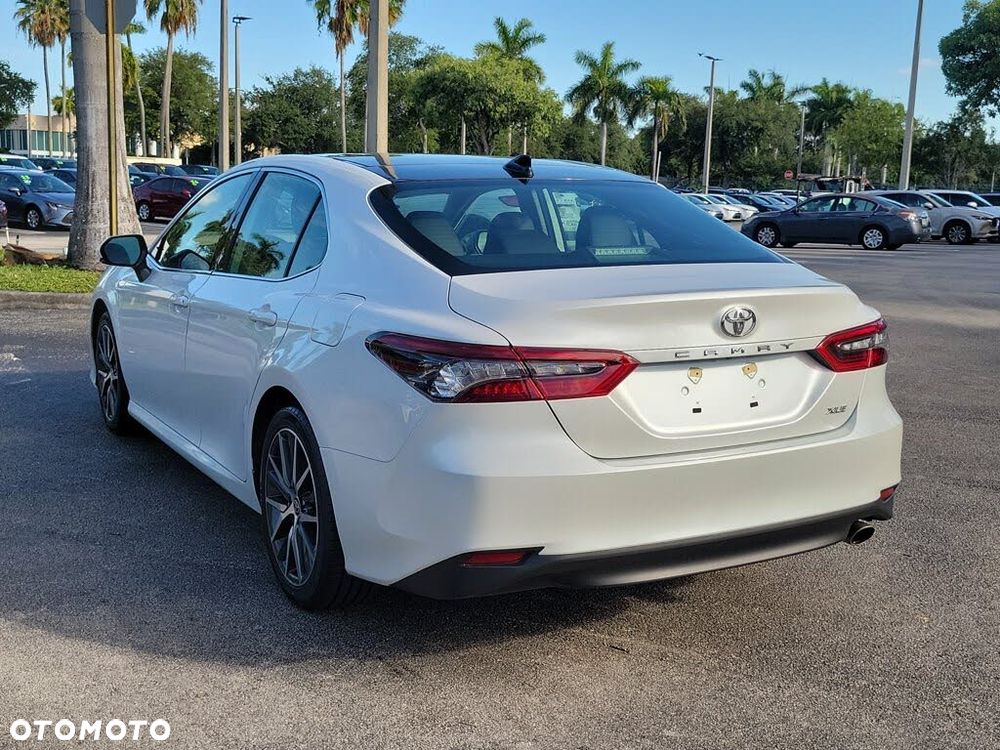 Toyota Camry Executive - 4