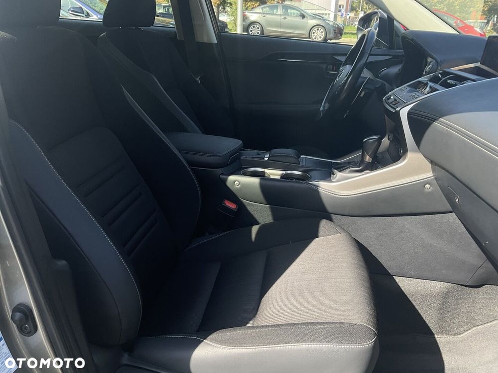 Lexus NX 300h Business Edition AWD - 11